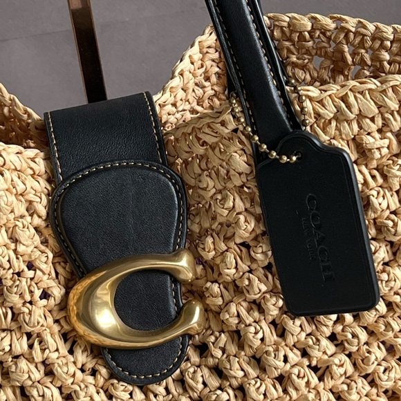 CA034 - Coach Small Tote - Picture 2 of 12